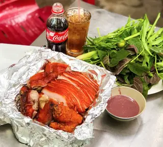 Hình ảnh Giò heo rút xương quay - 1 phần 5-6 người