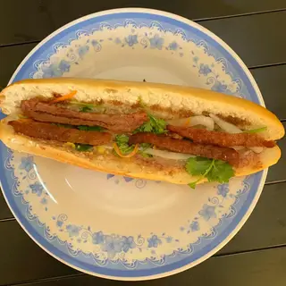 Hình ảnh Bánh mì que nem nướng