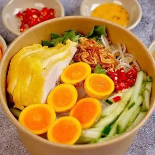 Hình ảnh Bánh ướt thịt gà - trứng non