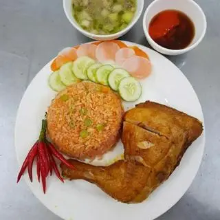 Hình ảnh Cơm gà xối mỡ má đùi
