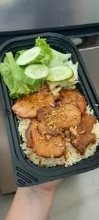 Hình ảnh Cơm thịt ba chỉ muối sả