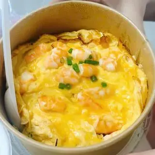 Hình ảnh cơm  2 trứng ốp la sốt mắm tỏi đặc biệt tặng ly trà đá 