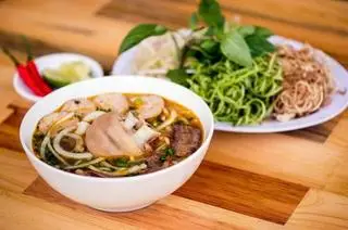 Hình ảnh Bún bò đặc biệt