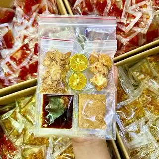 Hình ảnh Bánh tráng ủ bơ - tóp mỡ