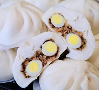 Hình ảnh Bánh bao tươi thịt bằm 2 trứng