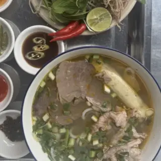 Hình ảnh Bún bò nạm - tái - chả