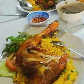 Hình ảnh Cơm gà xối mắm