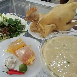 Hình ảnh Gà nguyên con kèm cháo gỏi