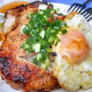 Hình ảnh Cơm tấm sườn nướng trứng