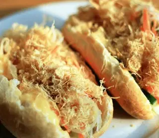 Hình ảnh Bánh mì pate dăm bông