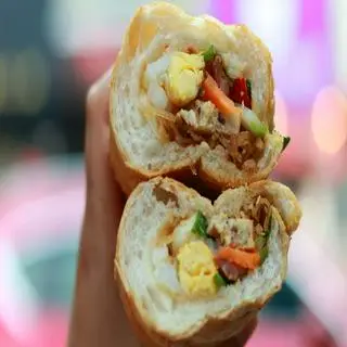 Hình ảnh Bánh mì chả - trứng - lớn