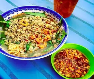 Hình ảnh Bún ốc hến chua cay