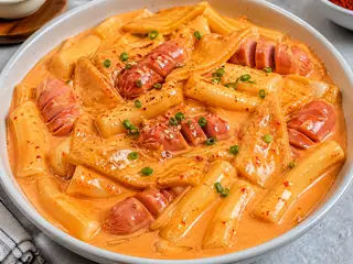 Hình ảnh Tokbokki kem rose