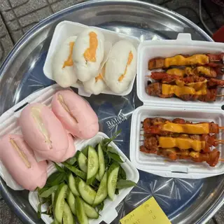 Hình ảnh 2 bánh bao - 5 xiên thịt nướng