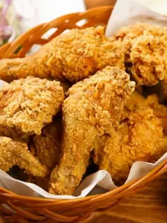 Hình ảnh 1 Con gà rán nghệ nhân - 2 sốt