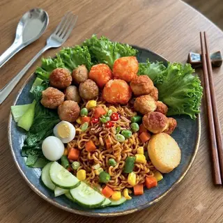 Hình ảnh Mì trộn gà viên