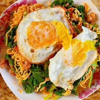 Hình ảnh Mì trộn trứng ốp la