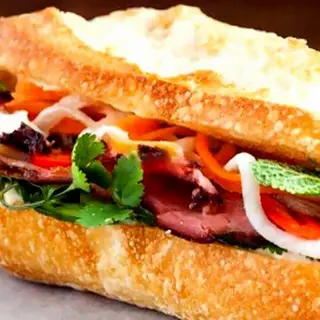 Hình ảnh Bánh mì trứng xúc xích