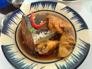 Hình ảnh Cơm cá ngừ kho thơm