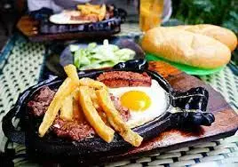 Hình ảnh Bánh mì bò bít tết đặc biệt