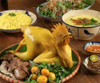 Hình ảnh Gà nguyên con - cháo gỏi