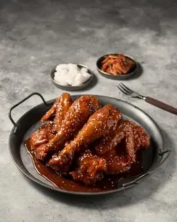 Hình ảnh Gà rán xốt Hàn Quốc - 후라이드 양념치킨