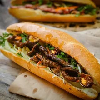 Hình ảnh Bánh mì bò sốt nấm