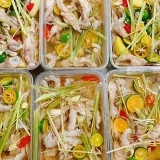 Hình ảnh Chân gà ngâm sả tắc mix cóc size lớn
