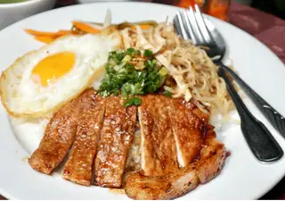 Hình ảnh Cơm sườn bì trứng ốp la