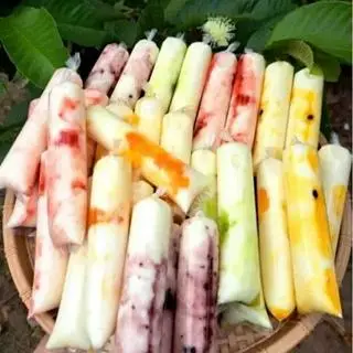Hình ảnh Combo 2 túi sữa chua mix trái cây