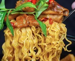 Hình ảnh Phá lấu mì trộn