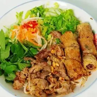 Hình ảnh Bún thịt xào heo chả giò