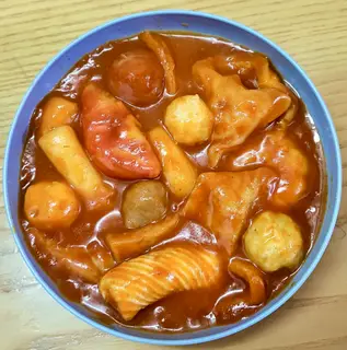 Hình ảnh Tokbokki thập cẩm kèm 12 topping