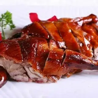 Hình ảnh Vịt quay da giòn nửa con