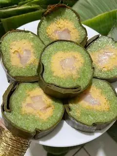 Hình ảnh Bánh tét trà cuôn nhân đậu mỡ