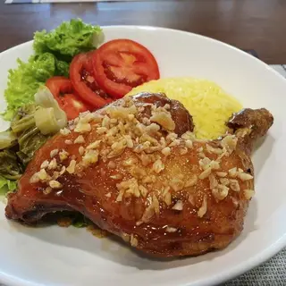Hình ảnh Cơm chiên đùi góc tư gà ta mắm tỏi