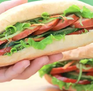 Hình ảnh Bánh mì xúc xích lớn