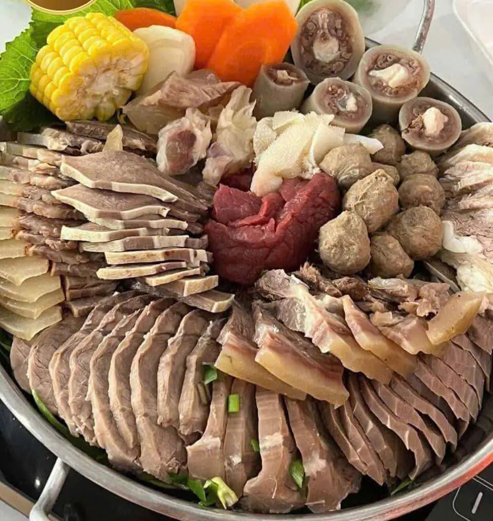 Hình ảnh Lẩu bò thập cẩm