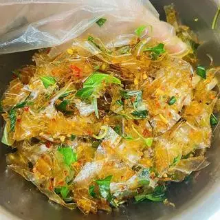 Hình ảnh BÁNH TRÁNG TRỘN MUỐI CHAY