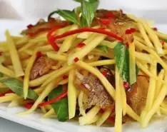 Hình ảnh Gỏi xoài khô cá sặc