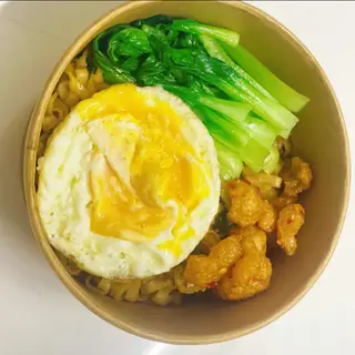 Hình ảnh Mì trộn siêu ngon trứng ốp la