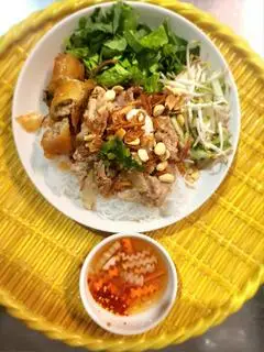 Hình ảnh Bún thịt bò xào - chả giò