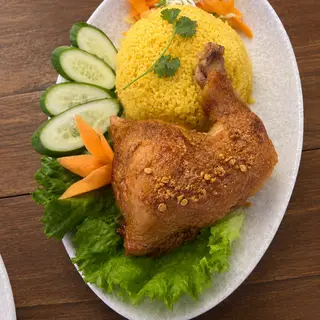 Hình ảnh Cơm gà xối mỡ - mắm tỏi