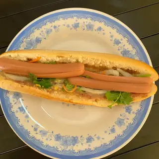 Hình ảnh Bánh mì que xúc xích