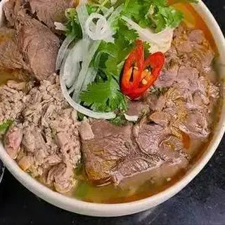 Hình ảnh Bún Thái bò tái - cá viên
