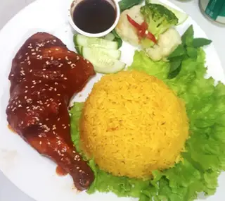 Hình ảnh Cơm gà xốt cay