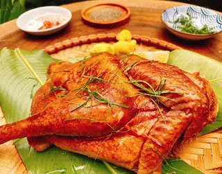 Hình ảnh Gà ta hun khói ủ muối hoa tiêu - 1 con