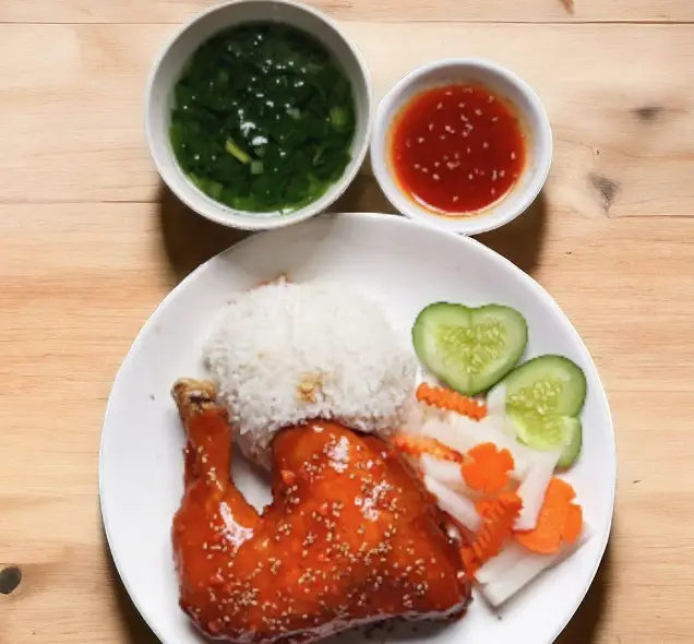 Hình ảnh Cơm gà sốt cay lớn