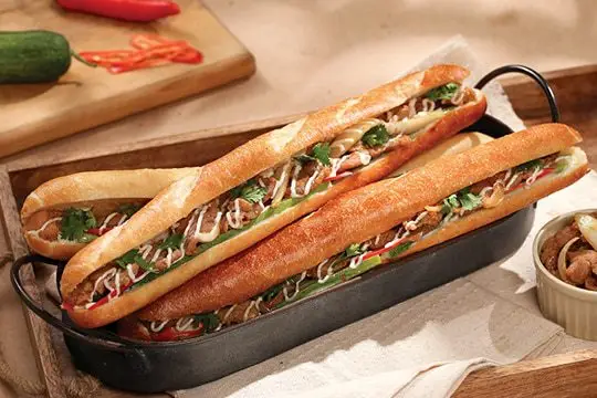 Hình ảnh Bánh mì que thịt nướng