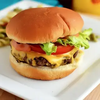 Hình ảnh Burger bò Úc và phô mai Thụy Sỹ